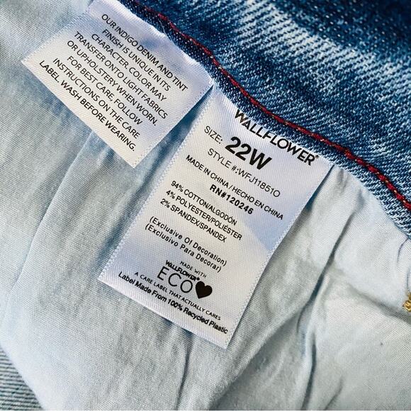 Wallflower | Fearless Curvy Super High Rise Shorty Short 22W Regular NWT - Picture 4 of 10